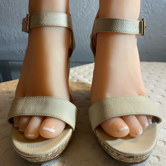 JESSICA SIMPSON Cork Laser Cut Out Wedge with Ankle Strap - Picture 3 of 16